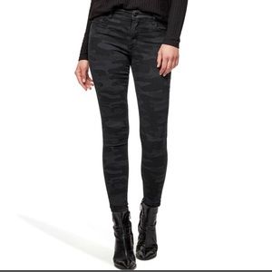 Social Standard by Sanctuary mid rise ankle skinny black camo jeans